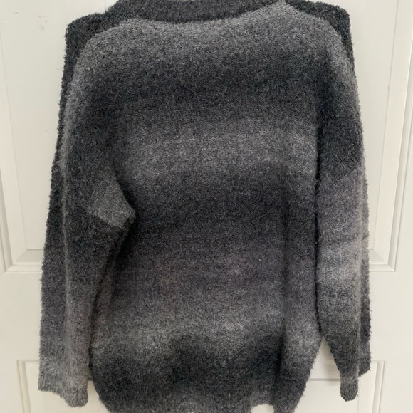 COZY OVERSIZED GRAY SWEATER - Picture 3 of 3